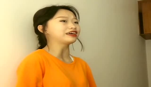 人气网红,程佳佳,唱歌自学,都可以当一名专业的老师了!