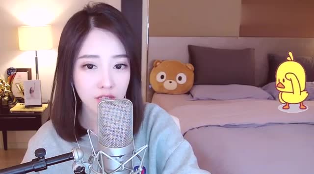 美女冯提莫带病直播头晕鼻塞打喷嚏这样的主播现在很少见啊
