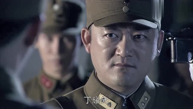 特派员把特派员跟司令捕了,本以为没人敢动他,谁料却被营长毙了