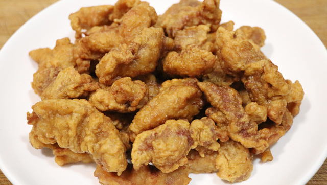 快要过年了教你在家炸酥肉调面糊是关键一次做一大盆不够吃