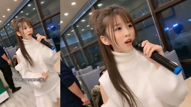 吃饭偶遇小姐姐一首《忘情牛肉面》,甜美的声音,独特的魅力