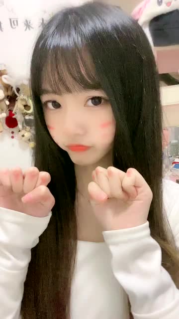 大眼睛萌妹的猫咪舞蹈秀,好萌!