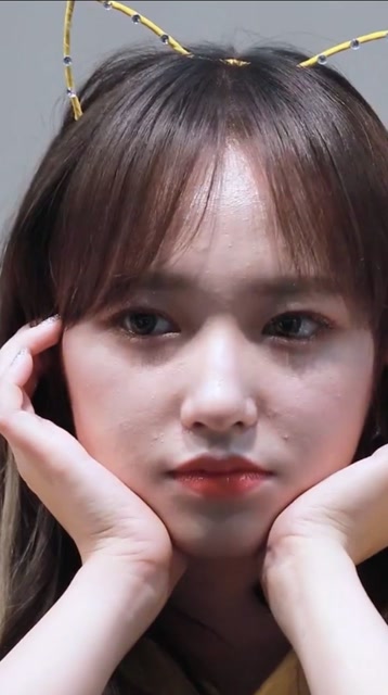 程潇有多会卖萌?双手托腮嘟嘴的样子实在太可爱了!