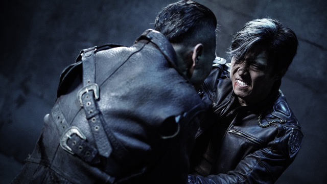 《铁甲狂猴》铁血硬汉拳肉相击,打戏太燃,看百遍不嫌腻