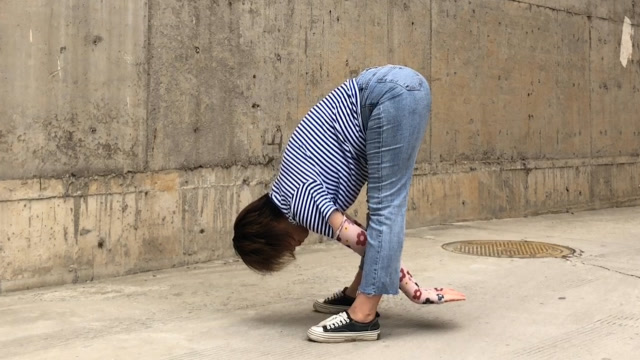 一个下弯腰动作,让你快速瘦身,瘦子别做了,主要瘦腰部赘肉