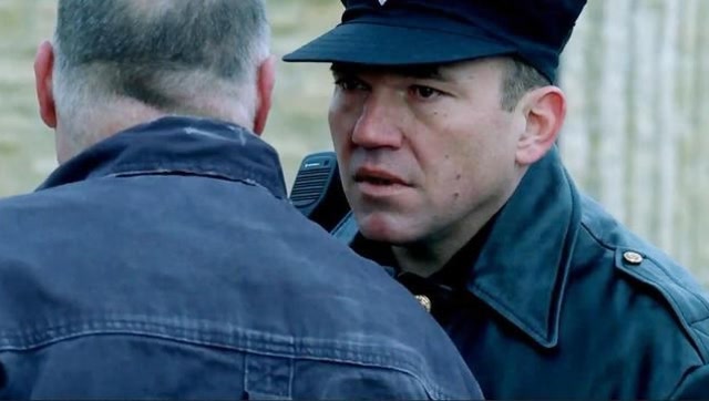 《越狱》狱长检查更衣柜,发现狱警收黑钱直接开除