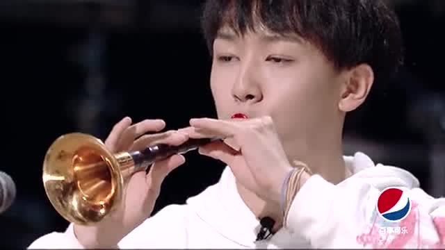 解锁唢呐新玩法,唢呐版电音《the02spectre》燃爆全场!