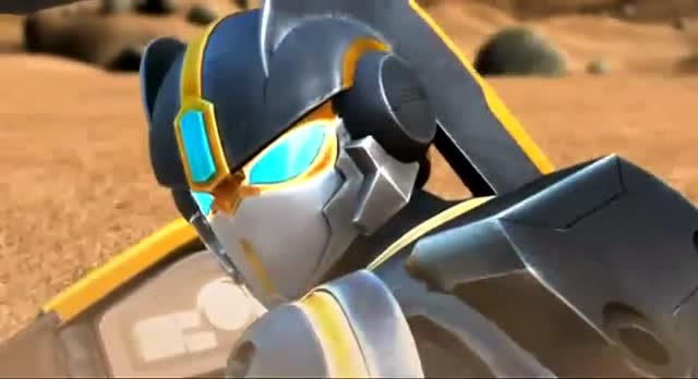 钢铁飞龙:maggie引开巨型外星人,这个家伙还会瞄准