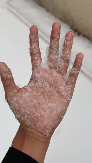 手掌里竟能生出雪花,还以为是魔术,看了三遍才看明白!