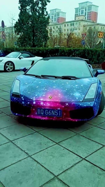 梦幻星空版兰博基尼盖拉多,你觉得星空款和纯色版哪个更帅呢