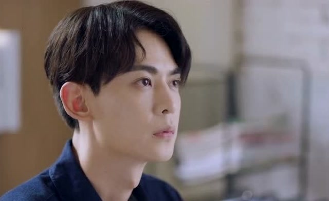 拾光里的我们:陆珈涂口红涂到脸上没有发现,徐嘉修全程憋笑!