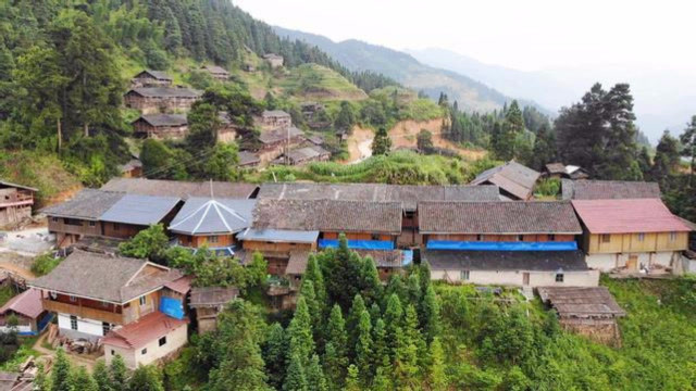 航拍贵州偏远农村,背面朝东坐拥龙脉绝佳的风水宝地