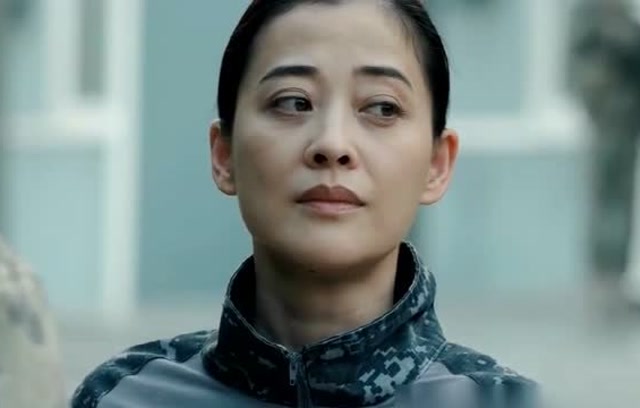 蓝军出击:佟菲亲自登门,得知洪毅已经转业