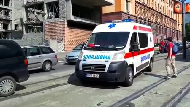 塞尔维亚救护车使用中国产警笛,切换多种声音喊话出动1