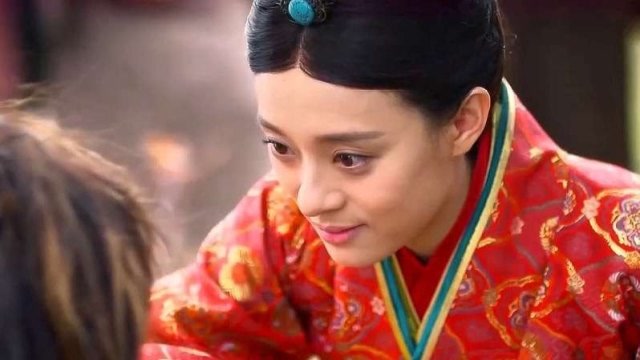 芈月传:狼孩异常凶残,不料芈月一出现,狼孩竟秒变哈士奇