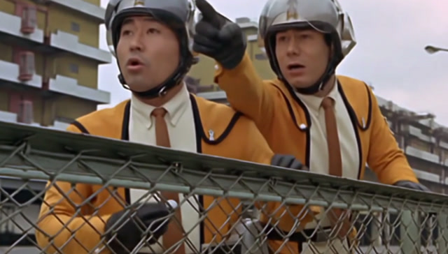 初代奥特曼:队员们终于发现了早田的奇怪行为,太不容易了!