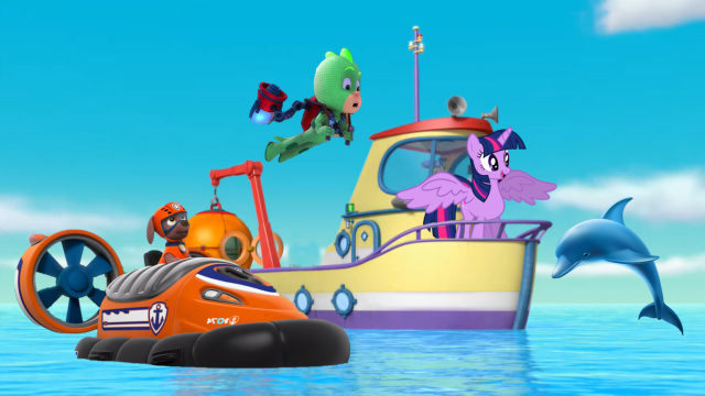 小马宝莉紫悦出海遇到海豚求助飞壁侠出动营救遇险的汪汪队路马