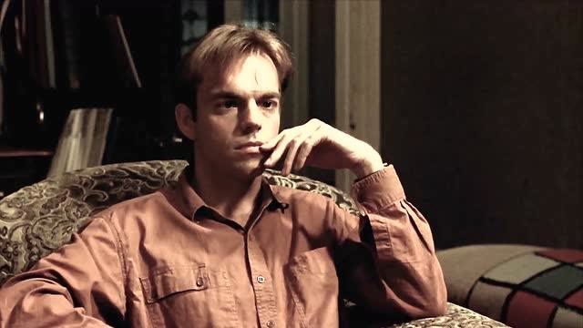 一个气质独特的反派演员同时也是电影圈的爸爸专业户他就是雨果维文