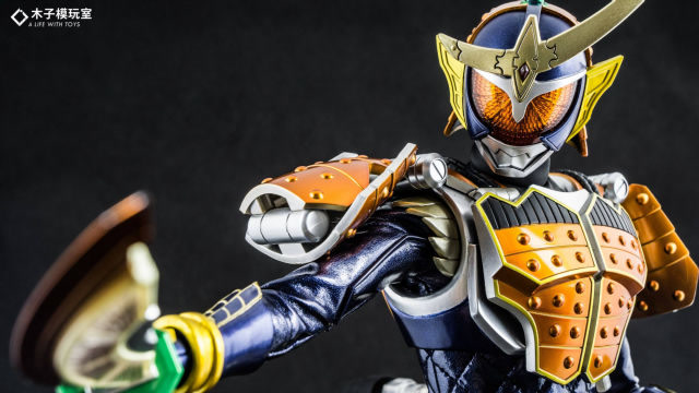 【假面骑士铠武】:全形态变身,各种水果装甲,你最喜欢哪个?