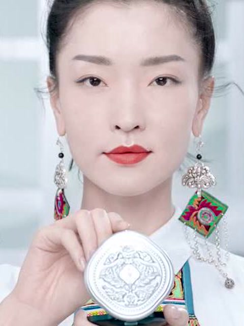 时尚芭莎x花西子x杜鹃苗族印象系列