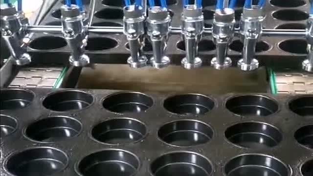 食品模具自动喷油,自动化太先进了,工人师傅轻松了很多!