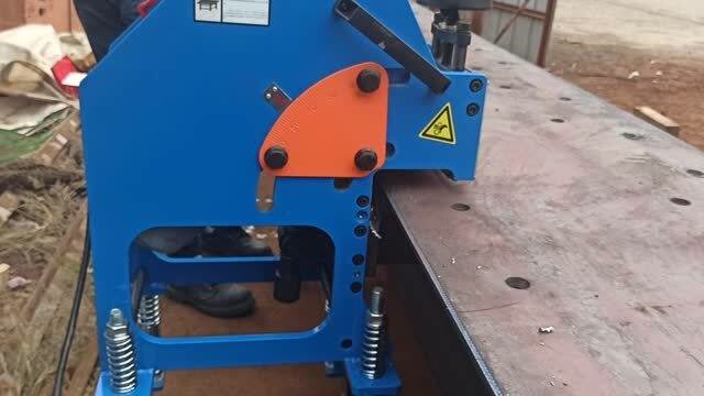 这是一款什么原理的钢板坡口机?有懂的欢迎来探讨