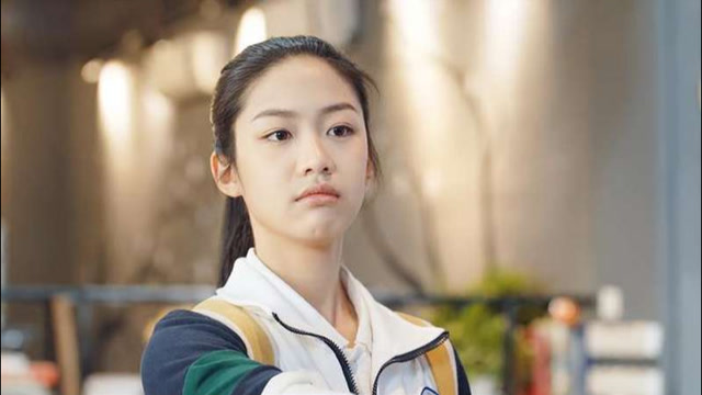 百岁之好一言为定夏林希刚来就传出绯闻蒋正寒趁她伸手的时候果断牵手