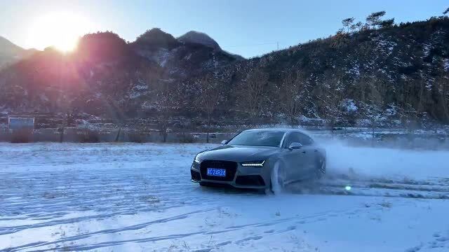 雪地的奥迪quattro,奥迪a7的3.0t引擎,玩起漂移太霸气!