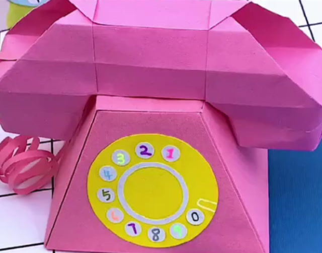 用纸折老式电话,80后的伙伴应该不会陌生,折一个给孩子玩