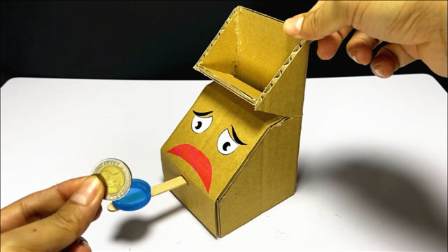 牛人用纸板创意diy,自制一个能投篮的存钱罐,实用又好玩!