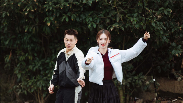 金晨与卡斯柏约会卡斯柏激动拥抱金晨金晨爸爸全场黑脸