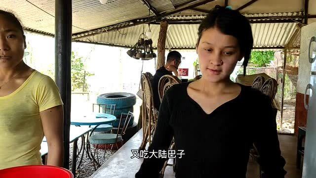 看尼泊尔烧鸡娜如何吃火锅的