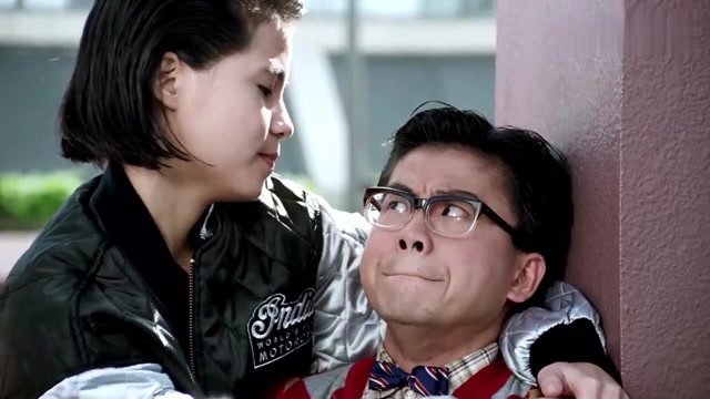 逃学威龙2:被霸道姐姐强吻是什么感觉,连星爷都看呆了