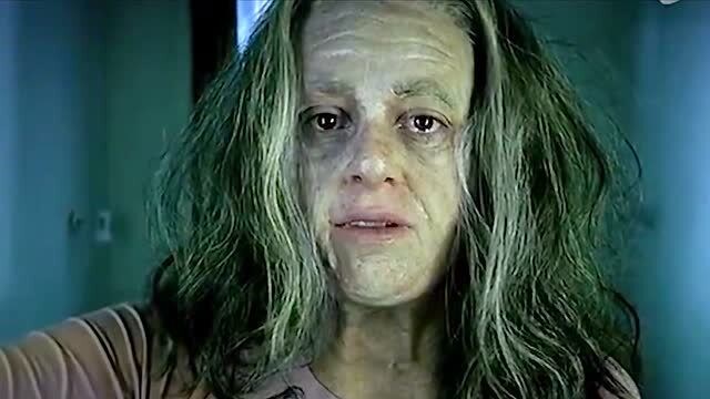 80岁老奶奶体内竟然全是毛线,高分剧《吃人沙发》