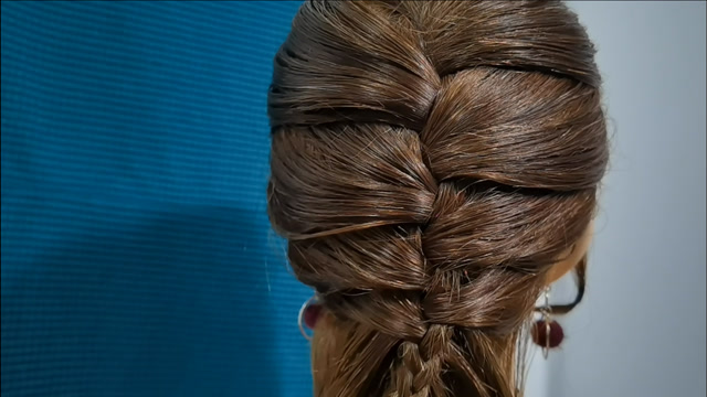 手笨不会扎鱼骨辫?教你用一根辫子搞定,发型照着拽就很美