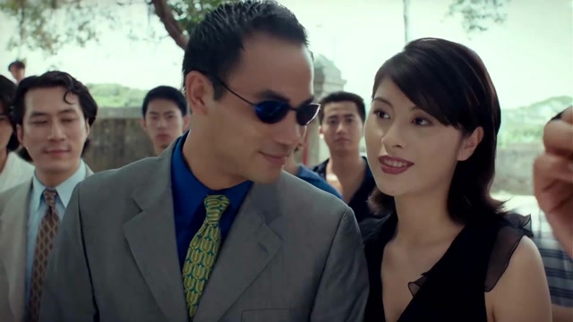 只手遮天:乌鸦看到蒋先生的女朋友,开始胡言乱语,老大立马指责