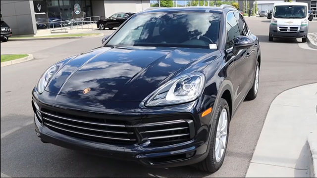 新提的2021款保时捷卡宴cayenne s,拿到钥匙打开后备箱,太帅了