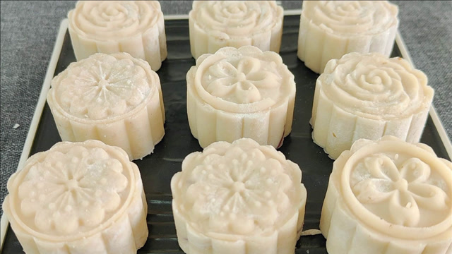 最近很火的米月饼,无需烤箱,清甜不油腻,比传统月饼好吃更解馋