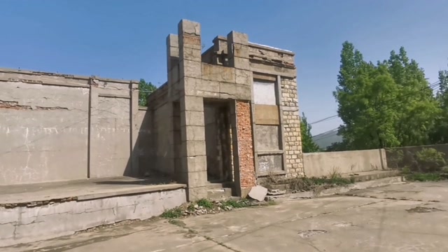 沂源南麻街道有个兵工厂,又叫"国营红旗机械厂,现在已荒废