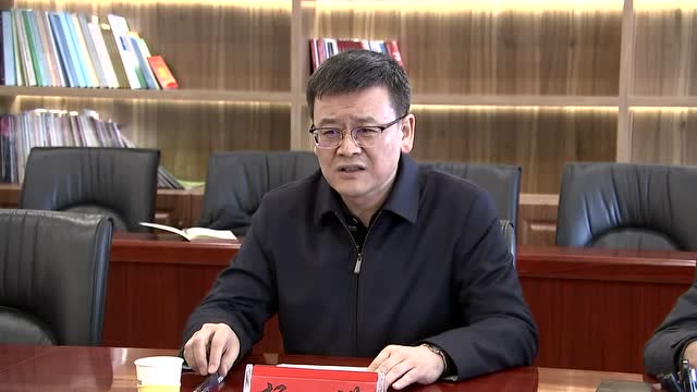 杨进在市信访局接待来访群众时强调 坚持以人民为中心的发展思想 切实