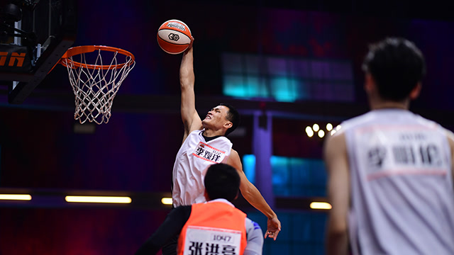 "科比门徒"李观洋暴扣灌篮引爆全场 惊呆林书豪