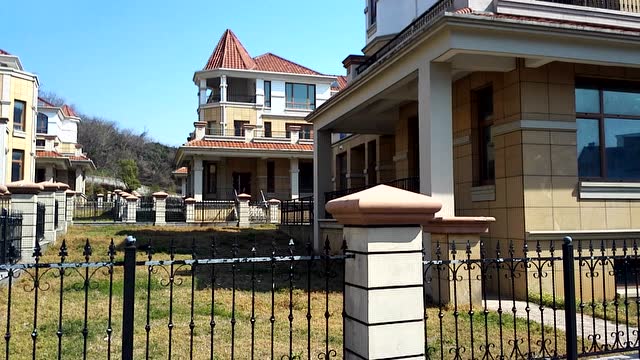 恒美山庄双拼别墅上午