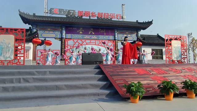 从星光大道走出的歌星张婉华一曲生态芮城响彻黄河岸