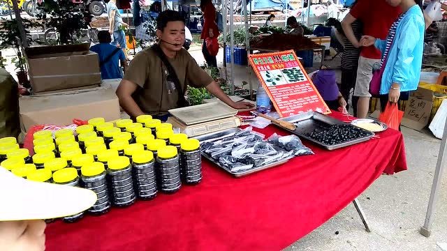 高州佬摆地摊叫卖止咳药?