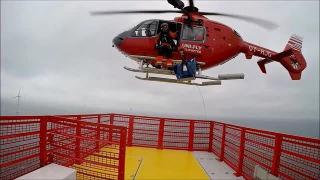 直升机接送风场运维人员