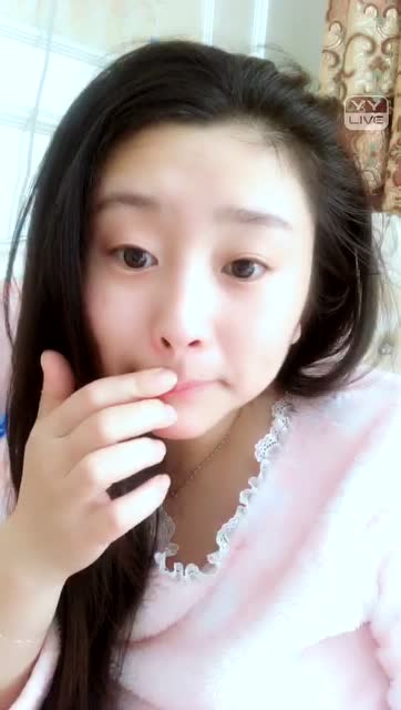 毫无伪装,菲儿素颜直播获赞