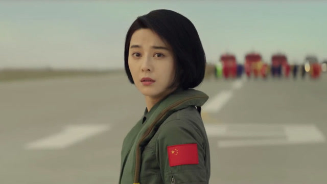 李晨范冰冰携手撒狗粮,《空天猎》场面震撼剧情质量有待提升