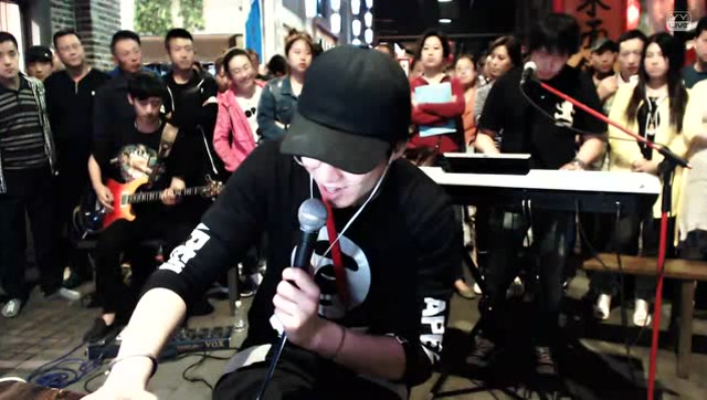 最强户外乐队实力翻唱羽泉的《奔跑》追逐雷和闪电的力量