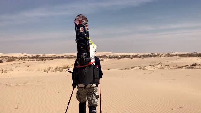 勃隆克沙漠滑雪单板滑沙