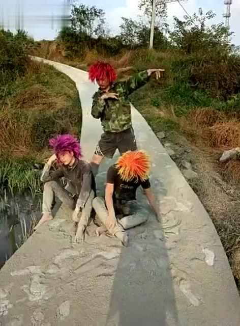 葬爱家族不愧三大家族尬舞最帅的杀马特家族非主流家族自愧不如